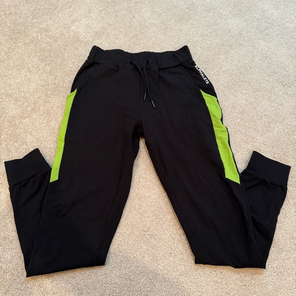 Alphalete joggers - small